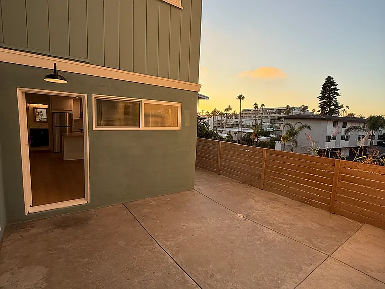 416 Monterey Ln #C — Photo 2