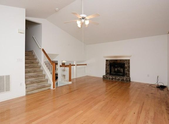 5th image of 1089 Berkley Dr SE