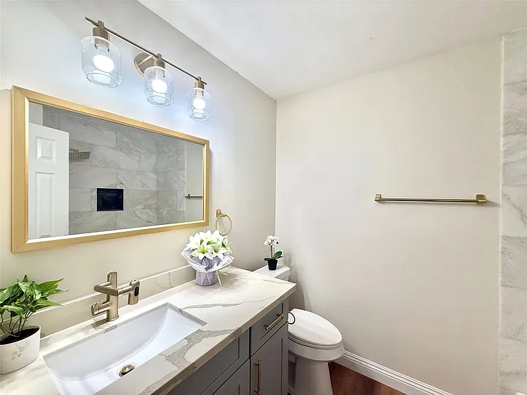 8911 Hendon Ln — Photo 13