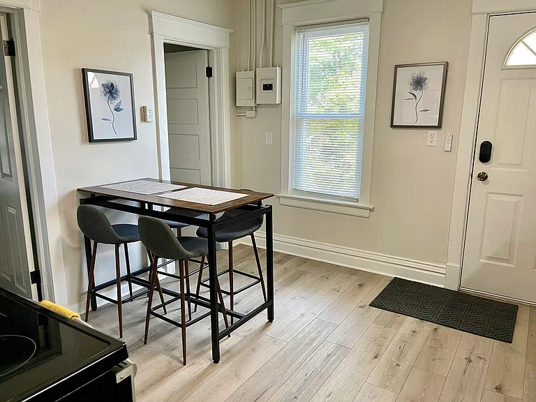 807 E 7th St #2 — Photo 9