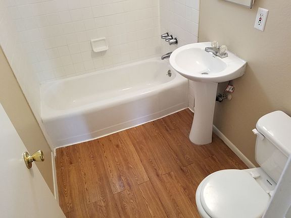 4th image of 4271-4275 Howard Ave