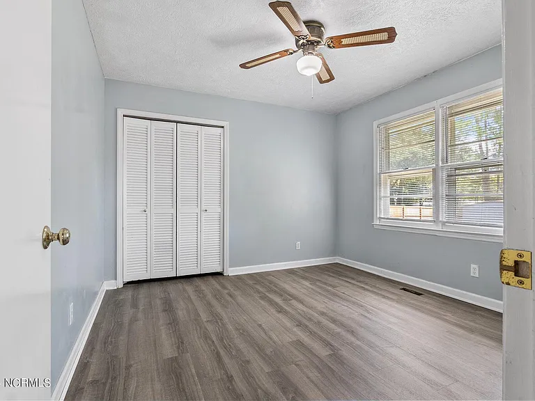 1708 N Poplar St — Photo 13
