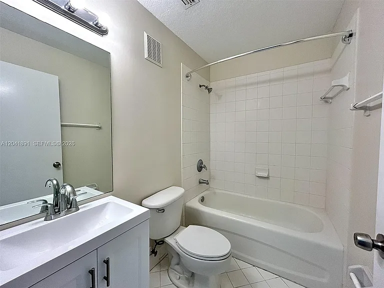 1270 SE 28th Ct #202 — Photo 14