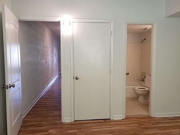 5th image of 1177 E Lloyd St APT 104