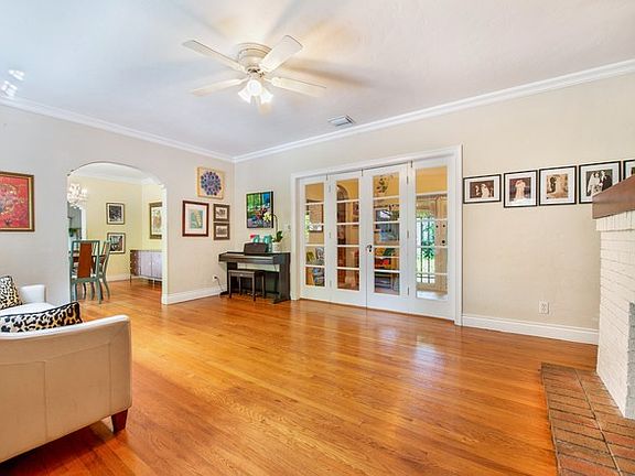 5th image of 1031 Venetia Ave