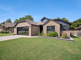 5330 Skylane Dr, Sand Springs, OK 74063