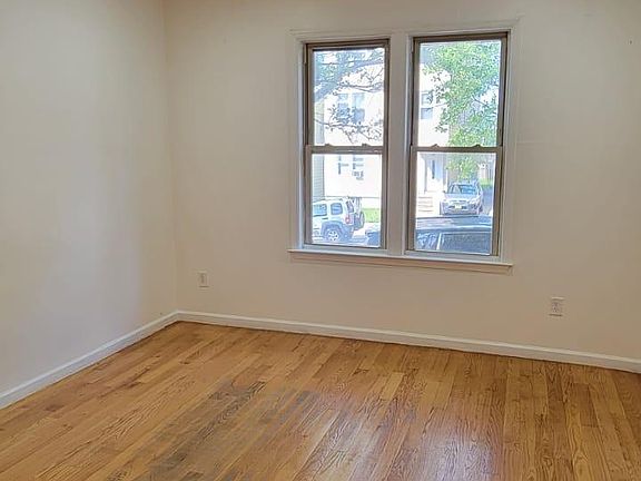 5th image of 141 Carlton Ave #2K
