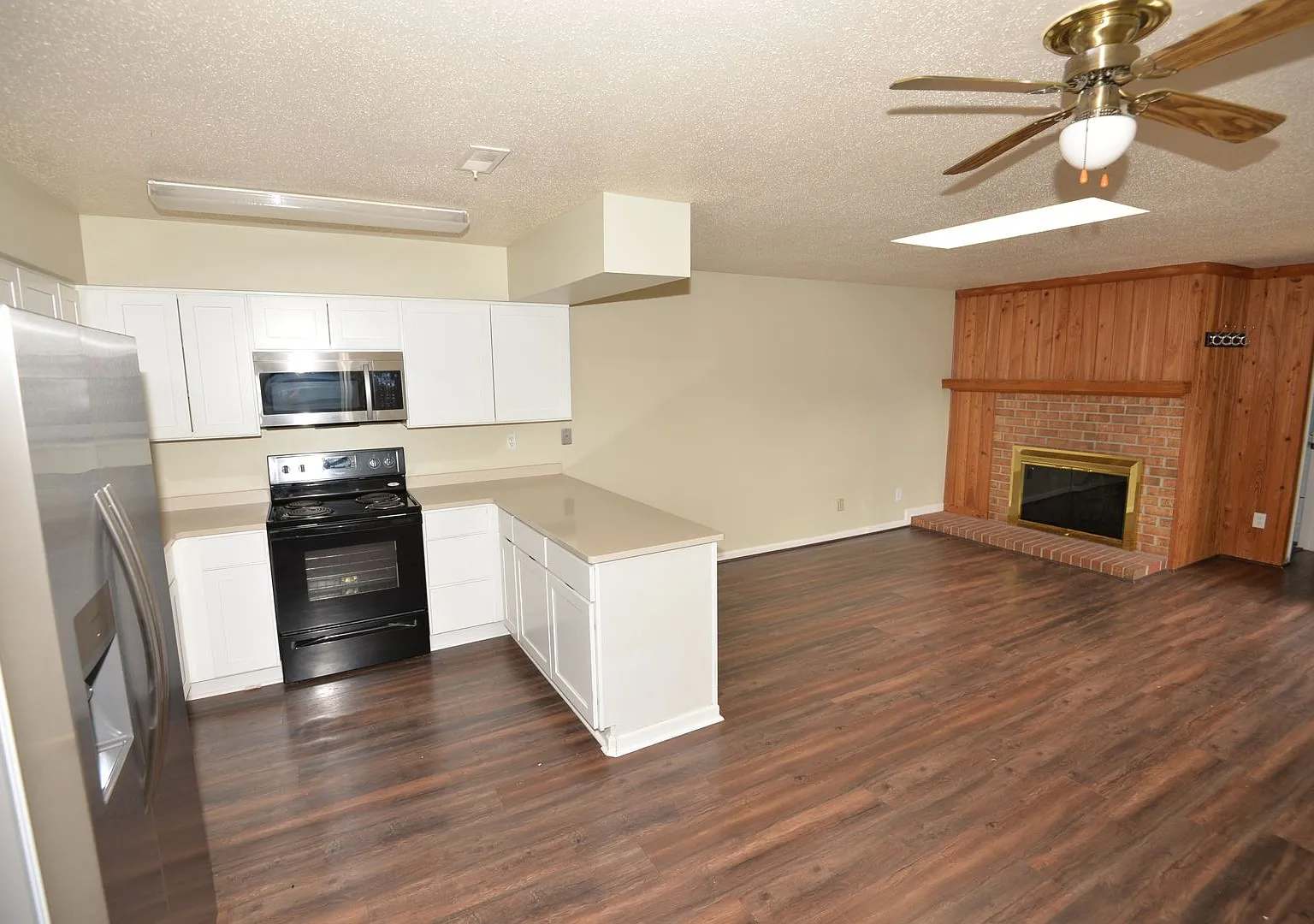 Condo Living by the Coast — Photo 4
