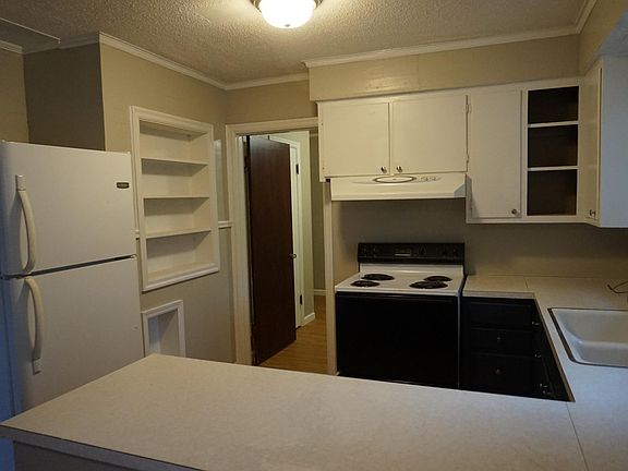 4th image of 212 Woodlawn Ave