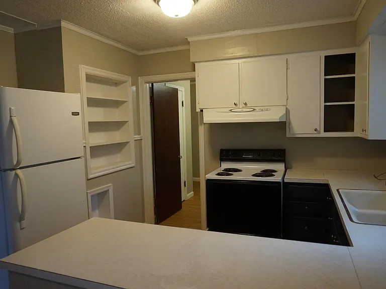 212 Woodlawn Ave — Photo 4