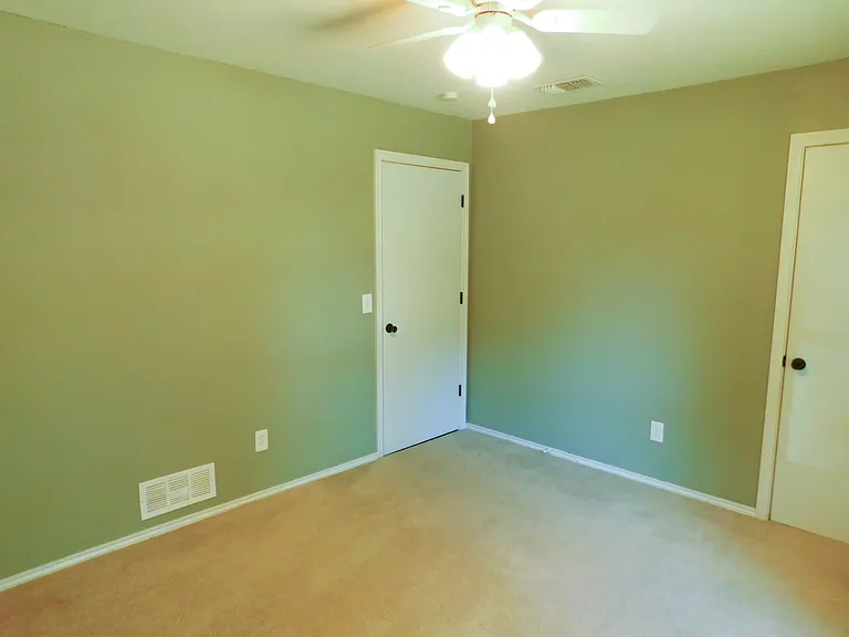 1946 Kensington Dr — Photo 16