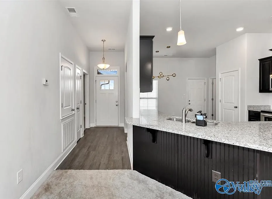 4 bed, 2.0 bath, 1725 sqft, $1,895 — Photo 2