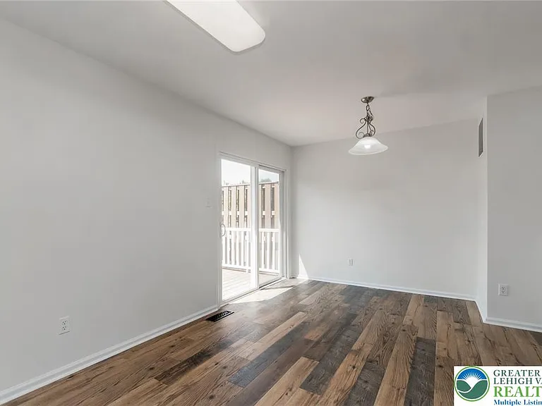 1096 Sparrow Way — Photo 27