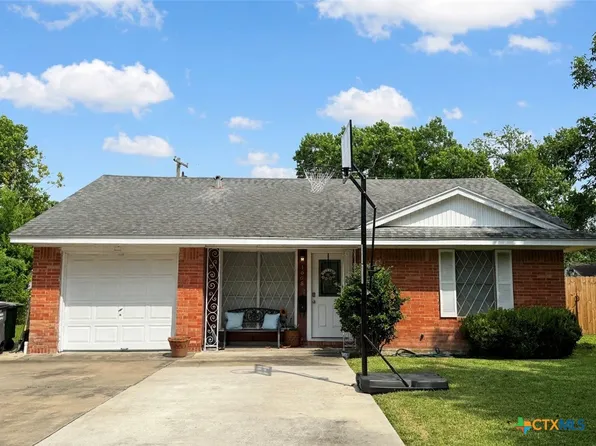 1608 Bexar Ave, Victoria, TX 77901