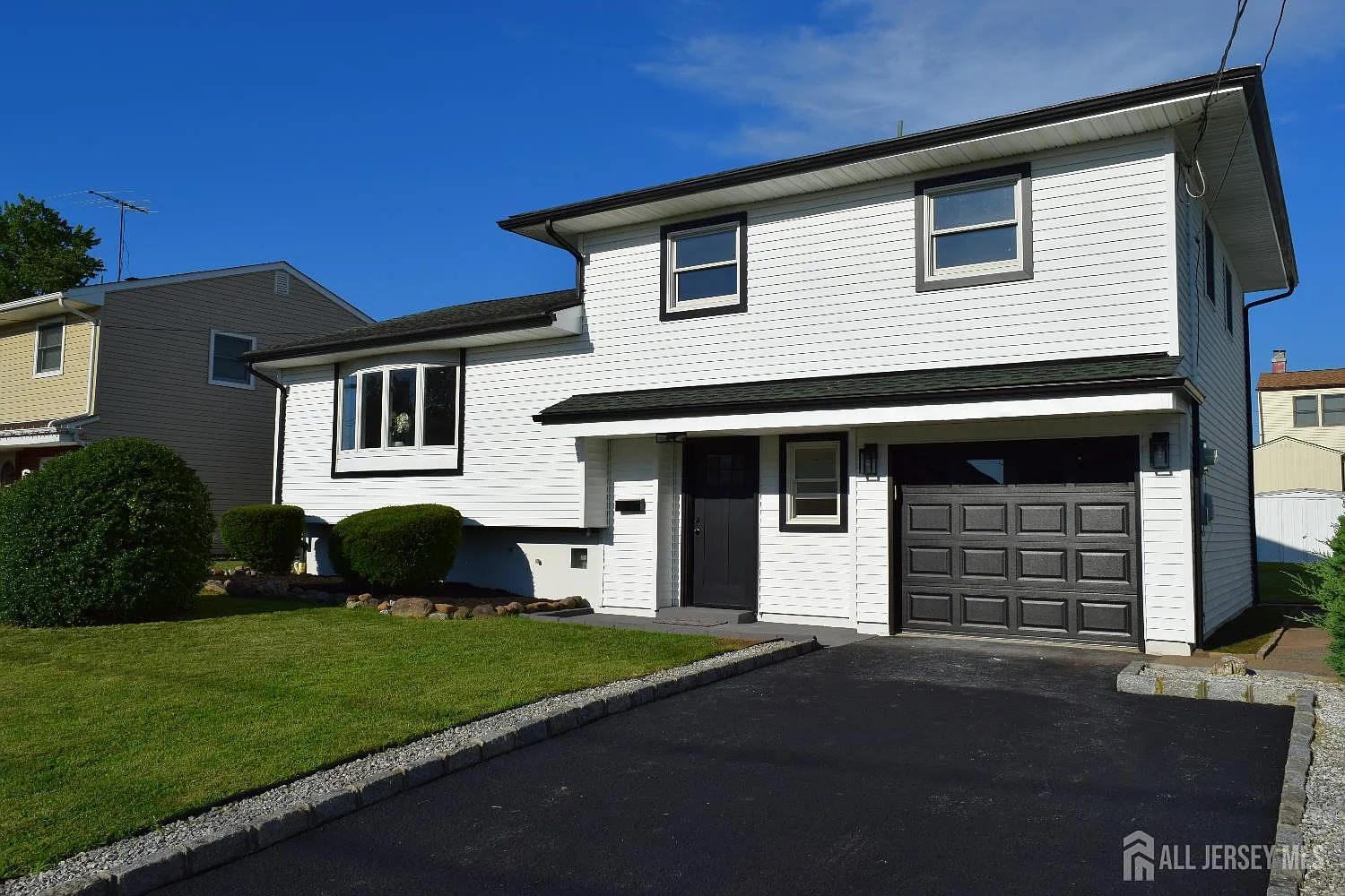 42 Roosevelt Ave photo 1