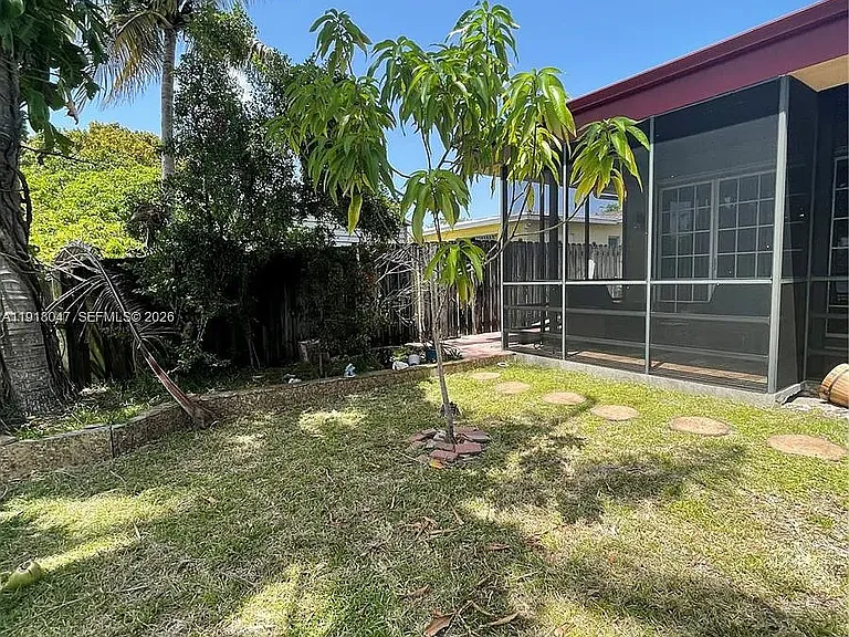 232 SW 7th Ave — Photo 18
