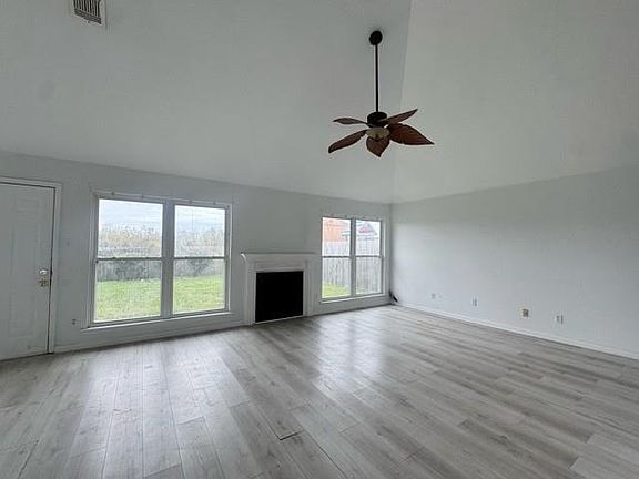 3rd image of 5139 Forest Park Ln