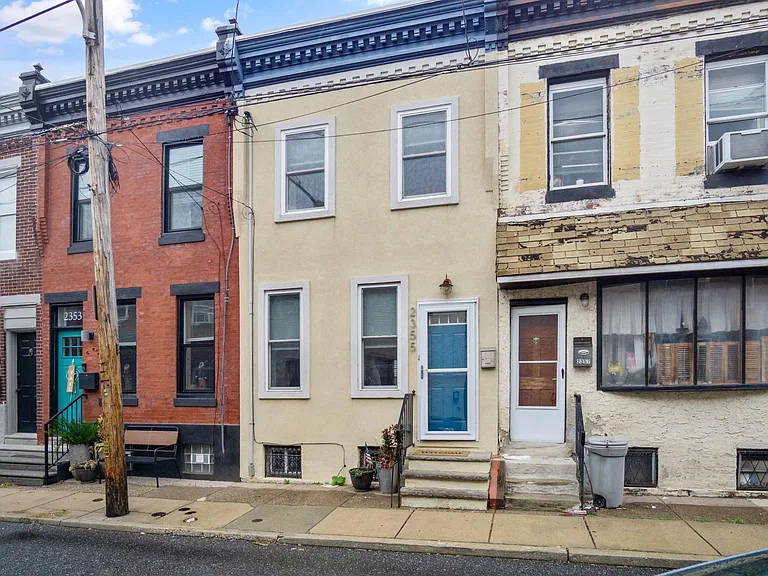 2355 E Harold St — Photo 2