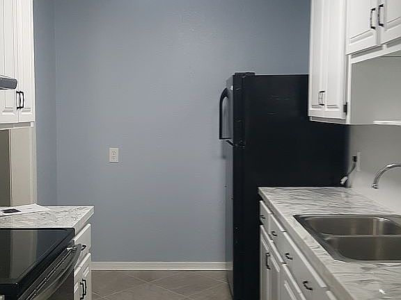 2nd image of 564 E 58th St