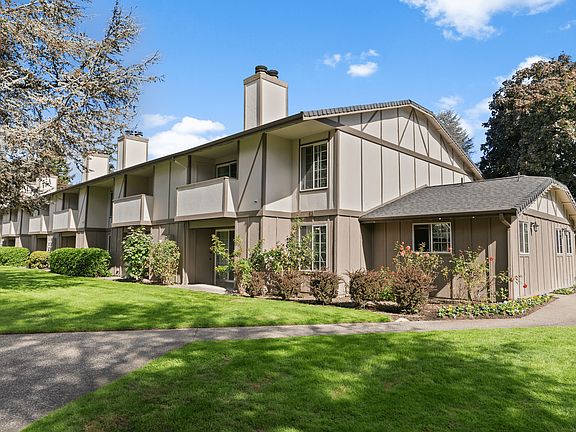 Classic charm meets peaceful living at University Commons.