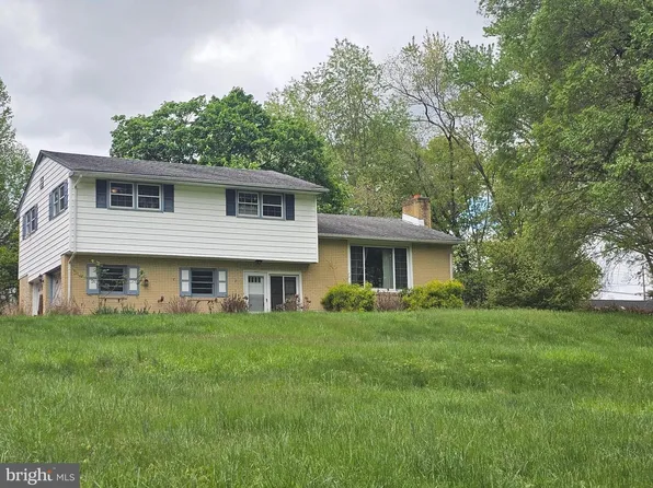 1256 Surrey Rd, West Chester, PA 19382