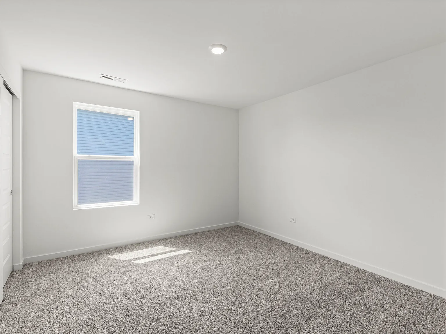 4 bed, 2.5 bath, 2051 sqft, $3,650 — Photo 4