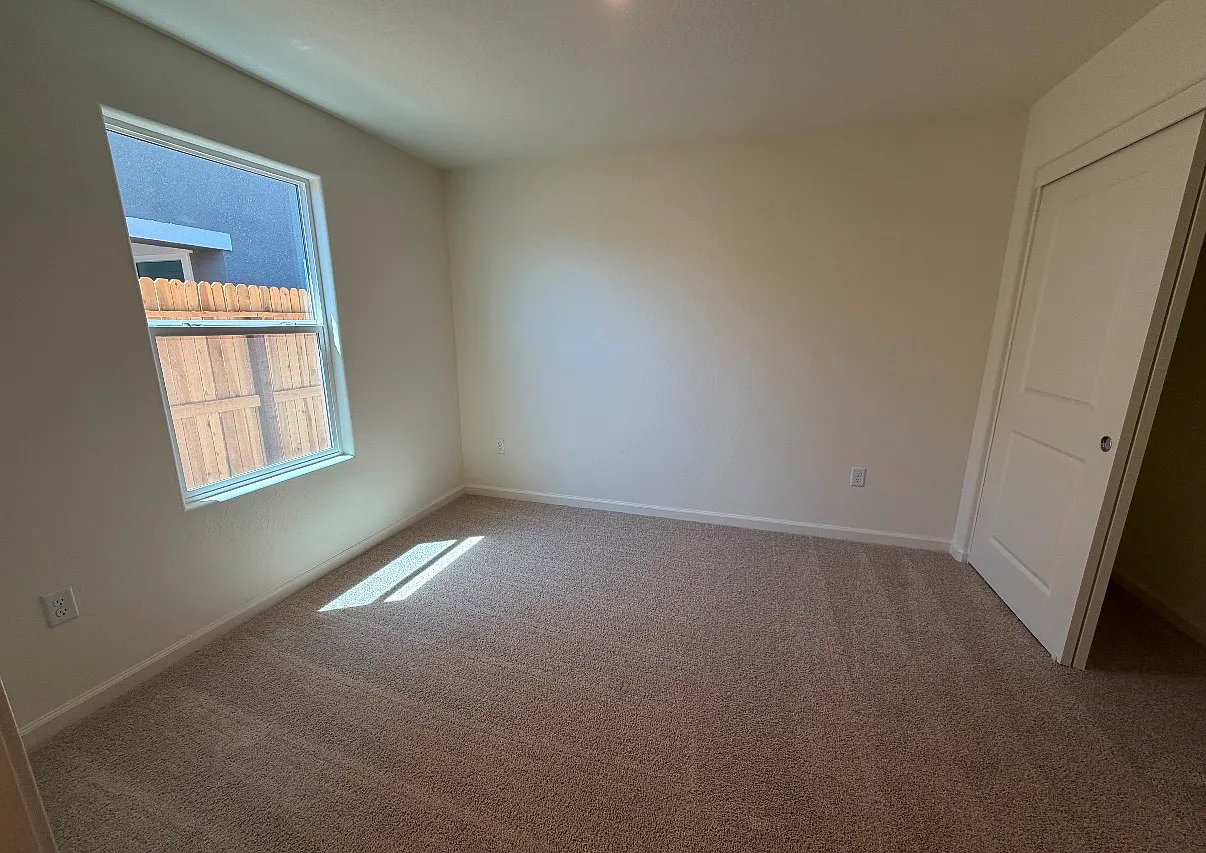 4 bed, 1842 sqft, $2,800 — Photo 2