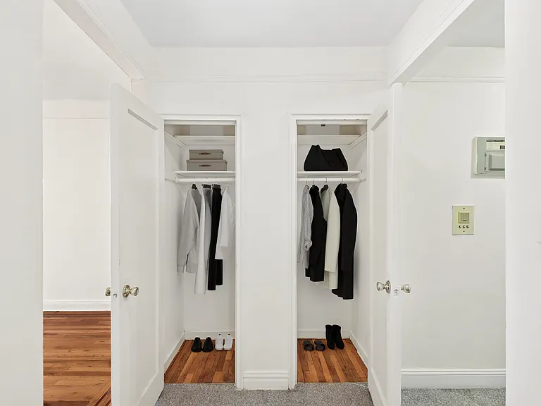 210 E 38th St #3G — Photo 4