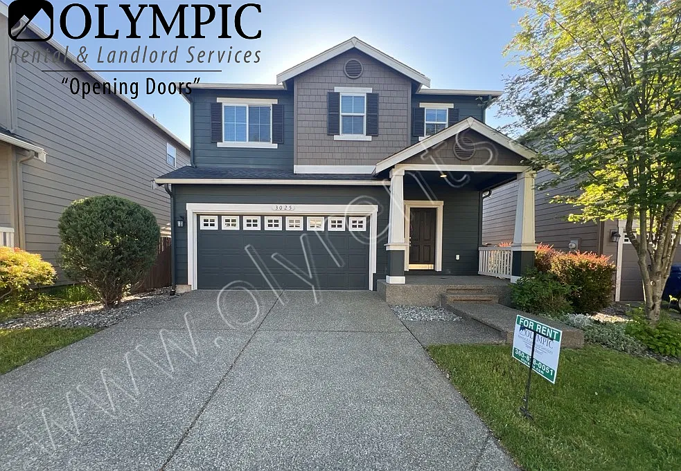 A/C!! 3 Bdrm, 2.5 Bath Home in NE Lacey! Close to JBLM — Photo 1
