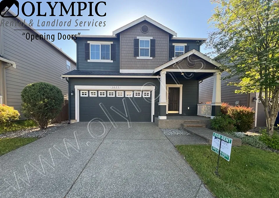 3025 Eagle Loop NE