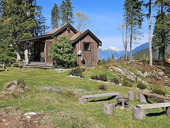 2nd image of 2236 Mountain Rd