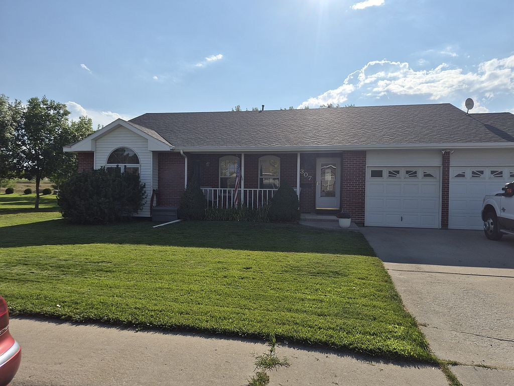 307 24th St - Property Image