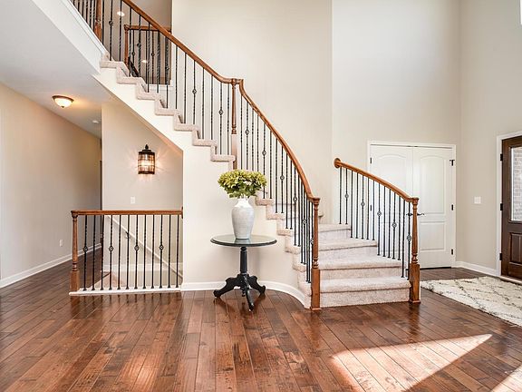 5th image of 830 Gallery Ln