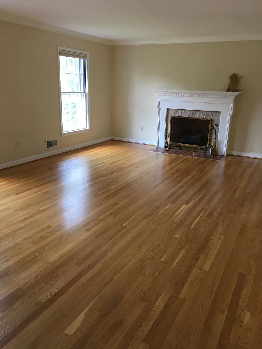 Living room - 3538 N Abingdon St