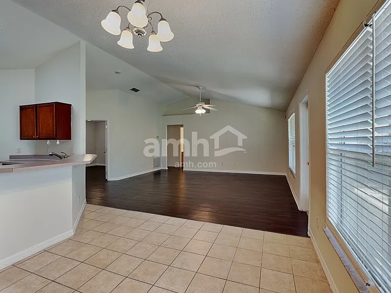 648 Winding Lake Dr — Photo 5