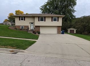 1033 Settlers Ln, Denison, IA 51442