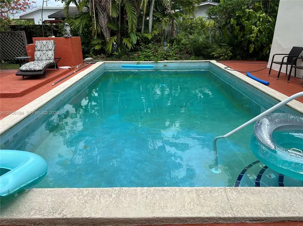 9920 Pan American Dr, Cutler Bay, FL 33189