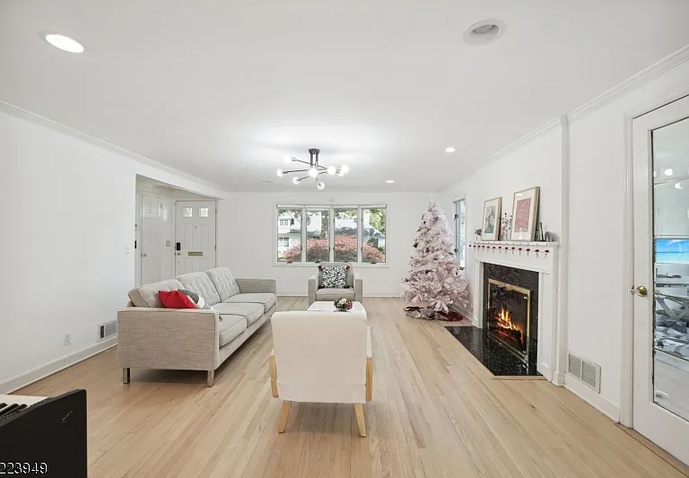 24 Thackeray Dr — Photo 7