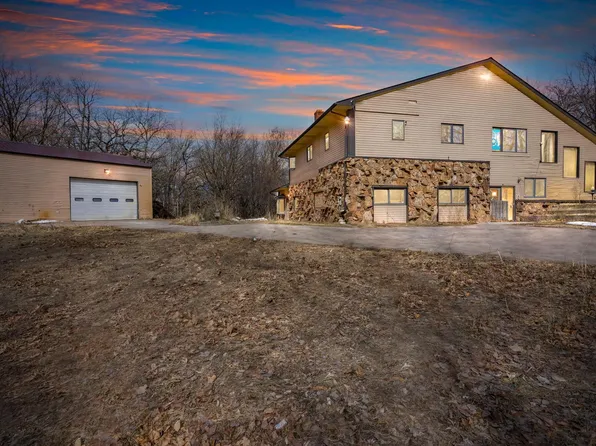 9120 Rich Valley Blvd, Inver Grove Heights, MN 55077