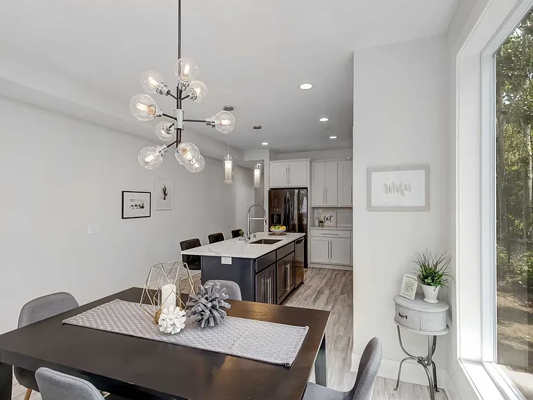 2421 2nd St NE — Photo 8