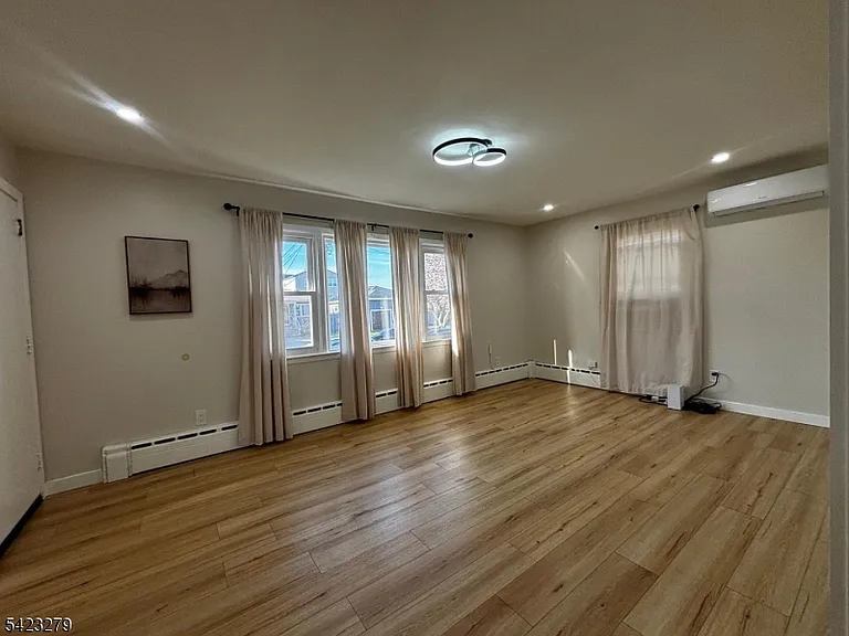 520 Spencer St — Photo 2