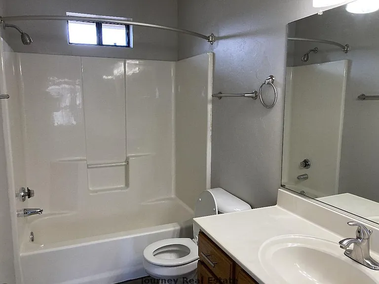 1305 Moore Pl — Photo 9