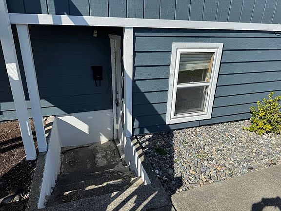 2nd image of 105 N 11th St APT A