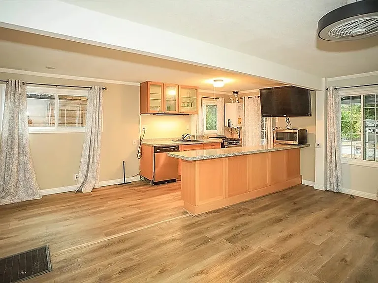 1013 W Sherwood Blvd — Photo 3