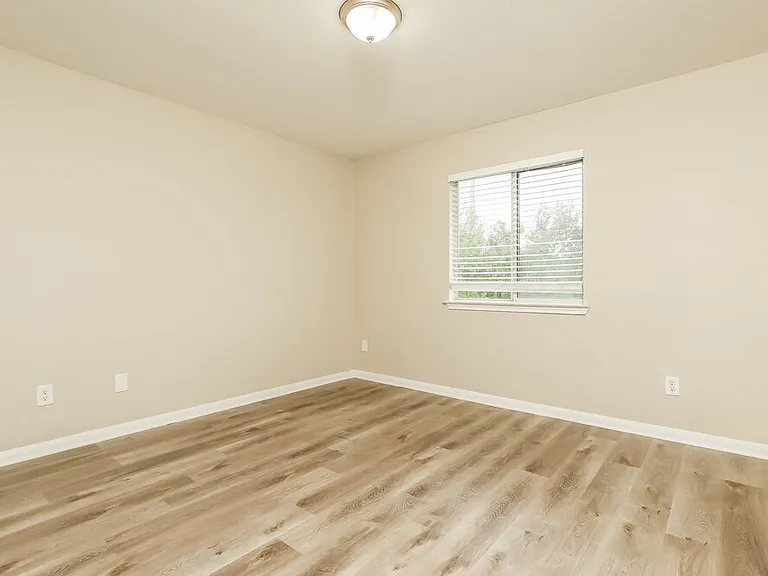 539 W Metcalfe St — Photo 14
