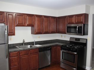 1420 S 14th St APT A, Saint Charles, IL 60174