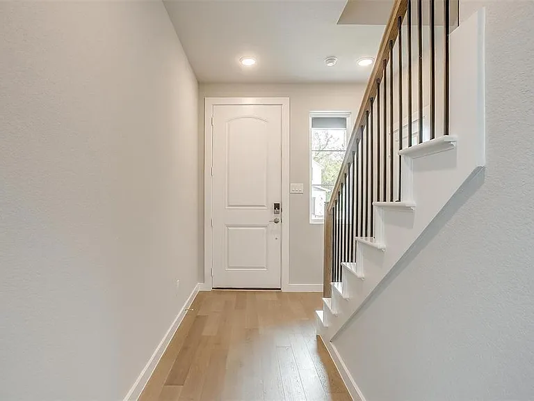 4525 Hogans Alley Dr — Photo 6