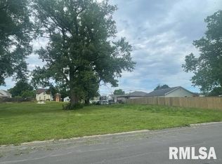 908 N 7th St, Quincy, IL 62301