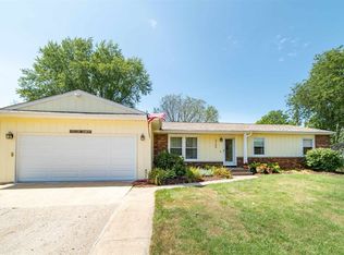 3708 Fernwood Ct, Davenport, IA 52807