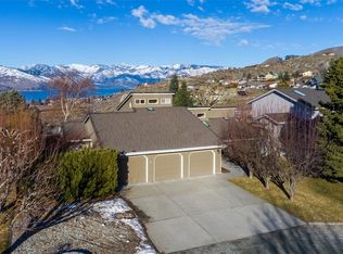725 N Golf Course Dr, Chelan, WA 98816